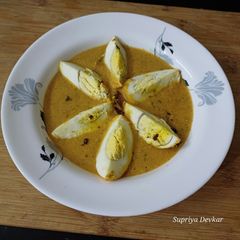 A picture of Afghani egg curry.
