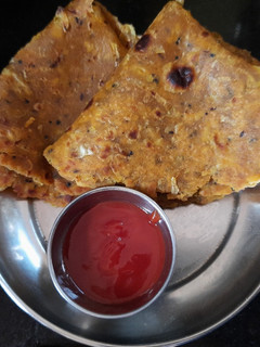 कोबी बटाटे थेपले (kobi batate theple recipe in marathi) रेसिपी चे मुख्य फोटो