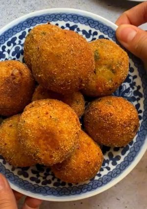 A picture of Vegetable Soup with Rice Croquettes.