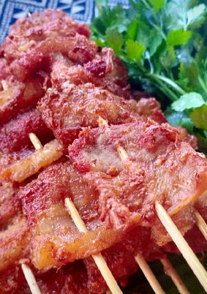 รูปของ หมูสามชั้นทอดพริกแกง หรือ หมูทอดเสียบไม้#ปาร์ตี้ของว่าง