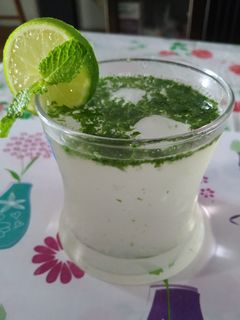 मिंट लेमोनेड रेसिपी (Mint lemonade recipe in hindi) रेसिपी मुख्य फोटो