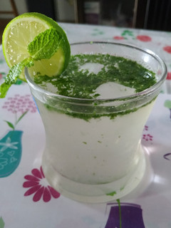 मिंट लेमोनेड रेसिपी (Mint lemonade recipe in hindi) रेसिपी मुख्य फोटो