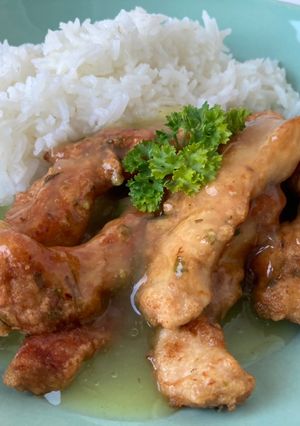 Una foto de Lemon Chicken (níng méng jī) (檸檬雞)