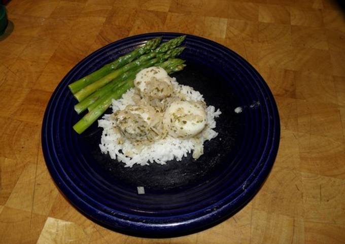 Scallops with white wine cream sauce