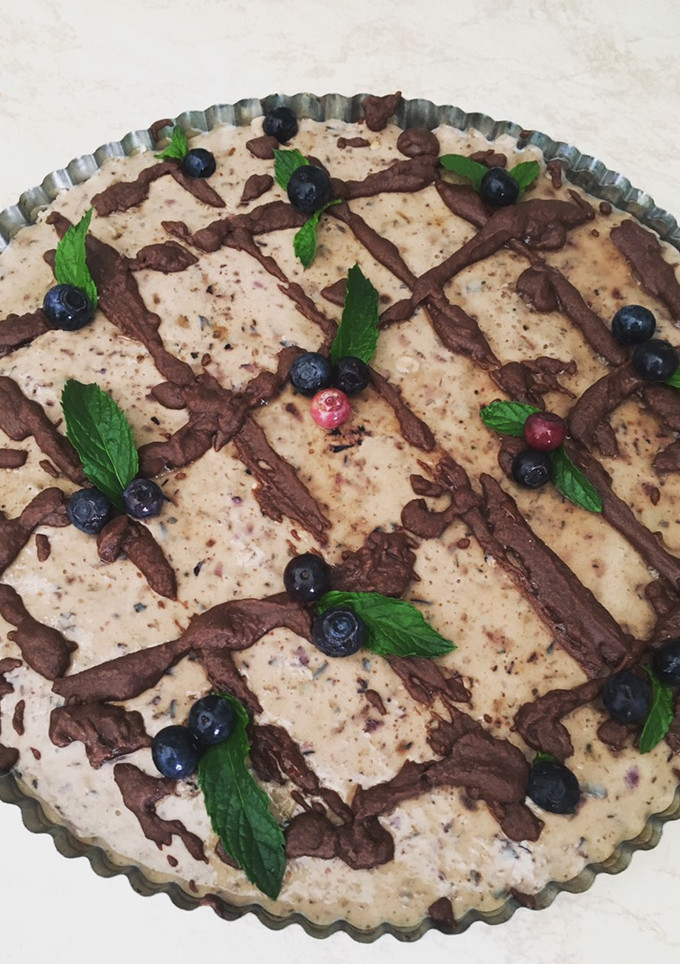 Una foto de Tarta de yogurt con arándanos sin horno y sin azúcar