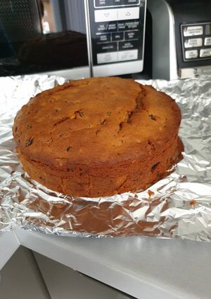 A picture of Fruit and walnut cake.