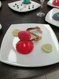 Mousse de pilloncillo con relleno de jelly de tejocote y guayaba
