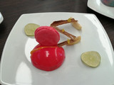 Mousse de pilloncillo con relleno de jelly de tejocote y guayaba