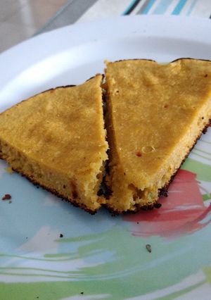 Una foto de Torta rápida de avena de banana y mandarina
