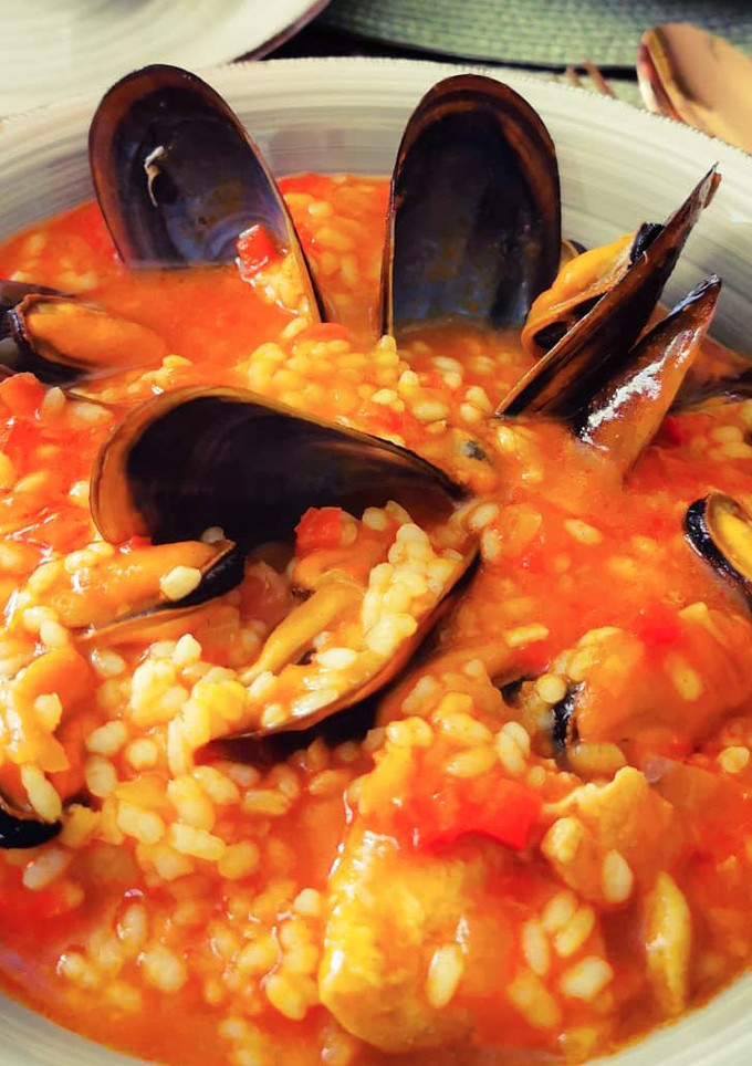 Una foto de 🍅Arroz caldoso con mejillones🍅