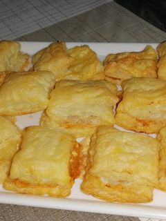 Una foto de Saladitos de queso & atún🧀🐟