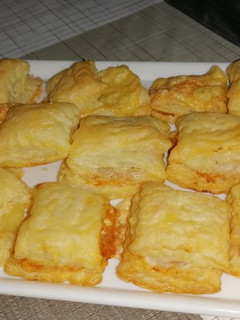 Una foto de Saladitos de queso & atún🧀🐟