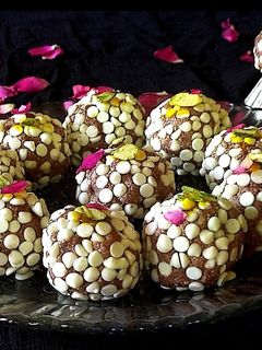 કાજુ ચોકલેટ બોલ્સ(Kaju Chocolate balls Recipe in Gujarati) રેસીપી મુખ્ય ફોટો