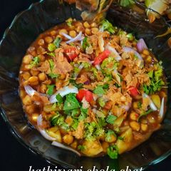 A picture of Kathiwari chola chat.