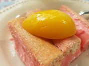 Una foto de postre light con durazno