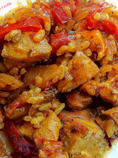 Una foto de Arroz con pollo y especias