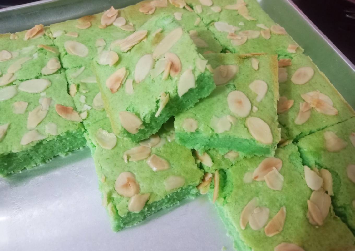 Bolu Nasi Pandan (olahan nasi sisa)