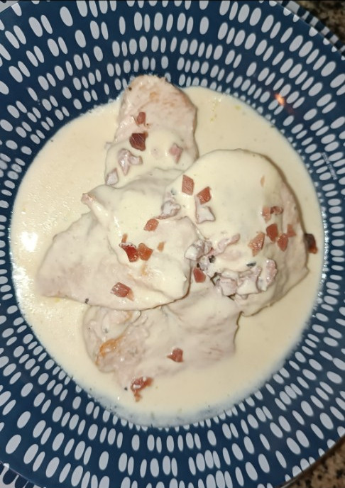 Una foto de Solomillo de pavo al roquefort con jamón