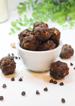 A picture of Brownie Protein Balls.