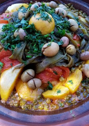 صورة لوصفة طاجين بالدجاج والخضر 🌰🌶️🥔🍅