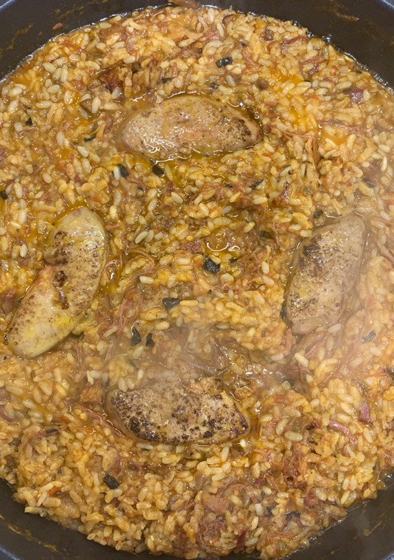 Una foto de Arroz con pato foie y setas