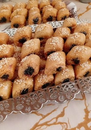 A picture of Makrout (Date-Filled Semolina Diamonds).
