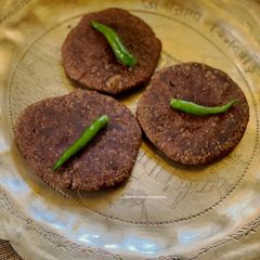 A picture of Water Chestnut Banana Kachori.