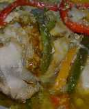 Pollo con pasta verde de curry