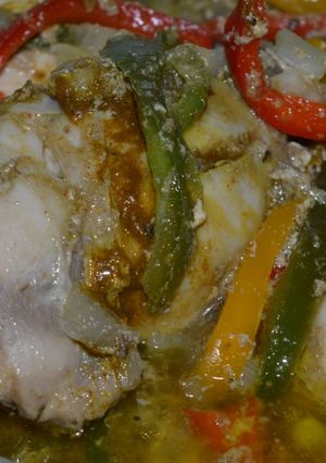 Una foto de Pollo con pasta verde de curry