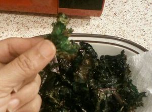 Una foto de Chips o Snack de col (col rozada, kale)