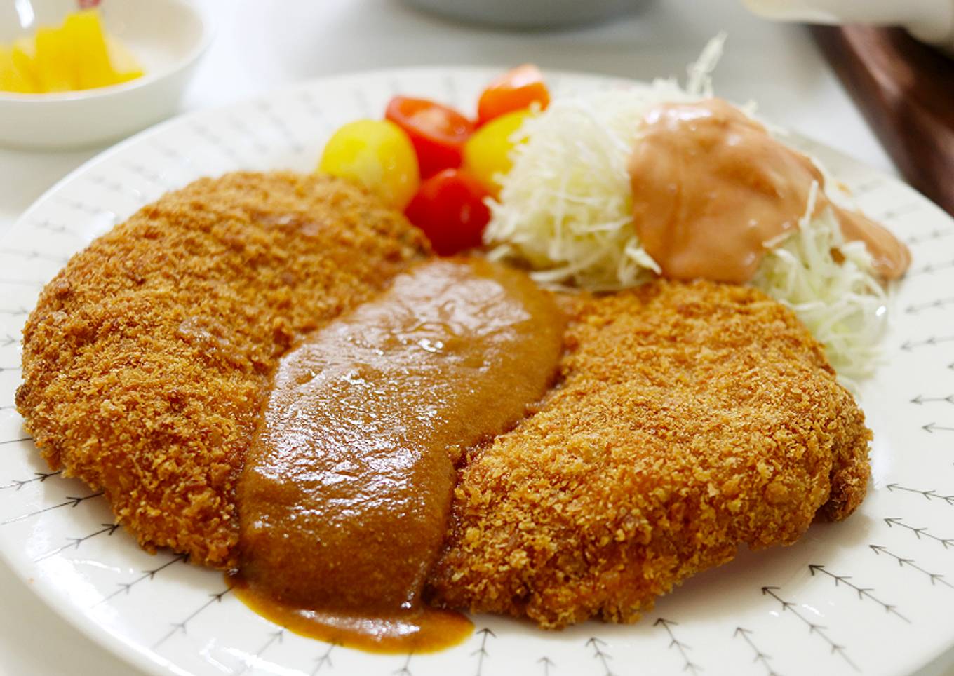 Tonkatsu, Katsunya versi Korea. Makanan favoritnya orang korea nomer 2. Lengkap dengan sausnya