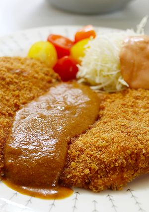 Foto resep Tonkatsu, Katsunya versi Korea. Makanan favoritnya orang korea nomer 2. Lengkap dengan sausnya