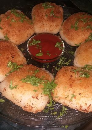 A picture of Bread chicken cheese bombs.
