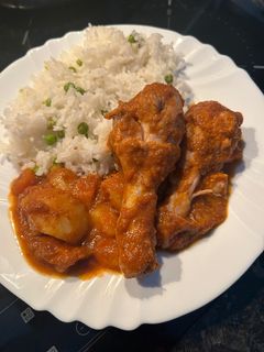 Una foto de Muslos de pollo en salsa con Mambo touch
