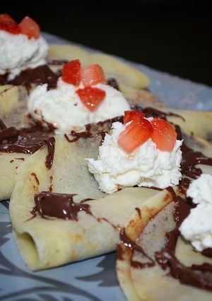 Foto resep Simple nutella strawberry crepes