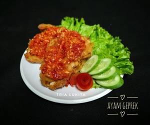 Gampangnya Memasak Ayam Geprek Spesial Yummy Mantul