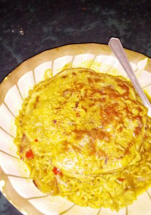 A picture of Watery indomie with pepperd egg.