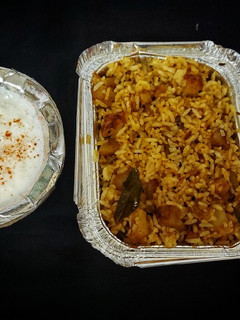 உருளைக்கிழங்கு சாதம்(potato rice recipe in tamil) செய்முறை முக்கிய புகைப்படம்