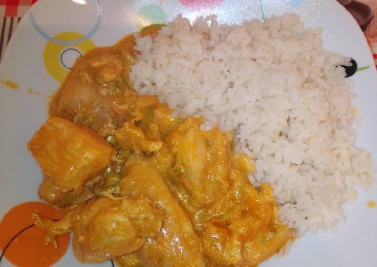 Pollo estilo indio con arroz en MC