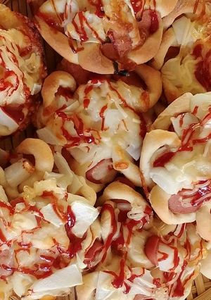 A picture of Pizza bread.
