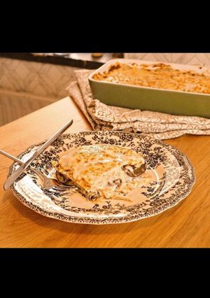Foto principal de Lasaña de pollo, portobellos y cebolla caramelizada