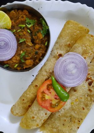 A picture of Dhaaba style chanamasala.