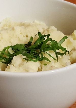 A picture of Rich and Creamy Mashed Potatoes (in a pressure cooker!).
