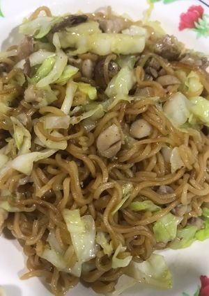 รูปของ มาม่าผัดไก่
