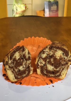 Una foto de Cupcakes zebra de chocolate y vainilla