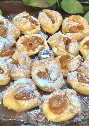 Una foto de BOMBAS O PROFITEROLES rellenos de dulce de leche 💣
