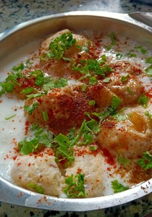 A picture of Dahi Vada.