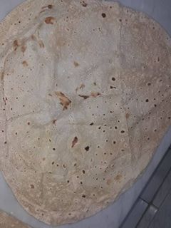 صورة لوصفة خبز الصاج بالطحين الاسمر والابيض
