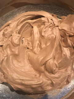 Una foto de Mousse para relleno de torta de caja. Con 3 ingredientes