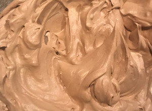 Una foto de Mousse para relleno de torta de caja. Con 3 ingredientes